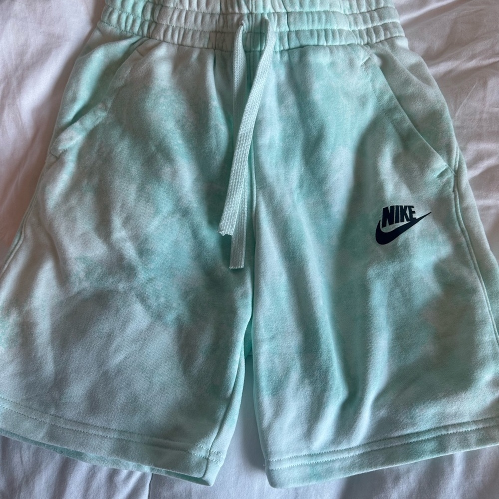 Nike boys cotton shorts green